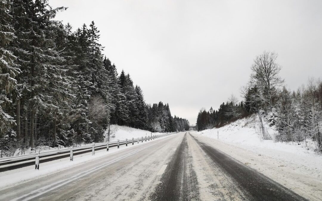 TIPS FOR TRAVELLING SAFELY IN SNOW